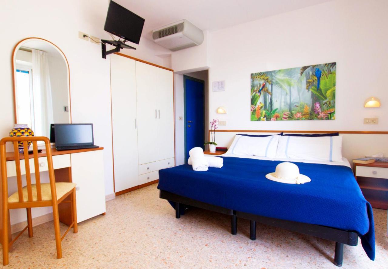 Hotel Adria B&B - Colazione Fino Alle 12 Misano Adriatico Exteriör bild