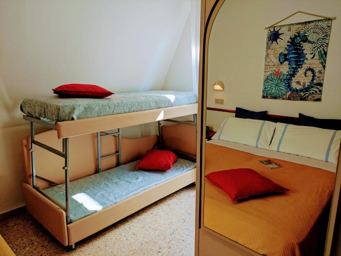 Hotel Adria B&B - Colazione Fino Alle 12 Misano Adriatico Exteriör bild