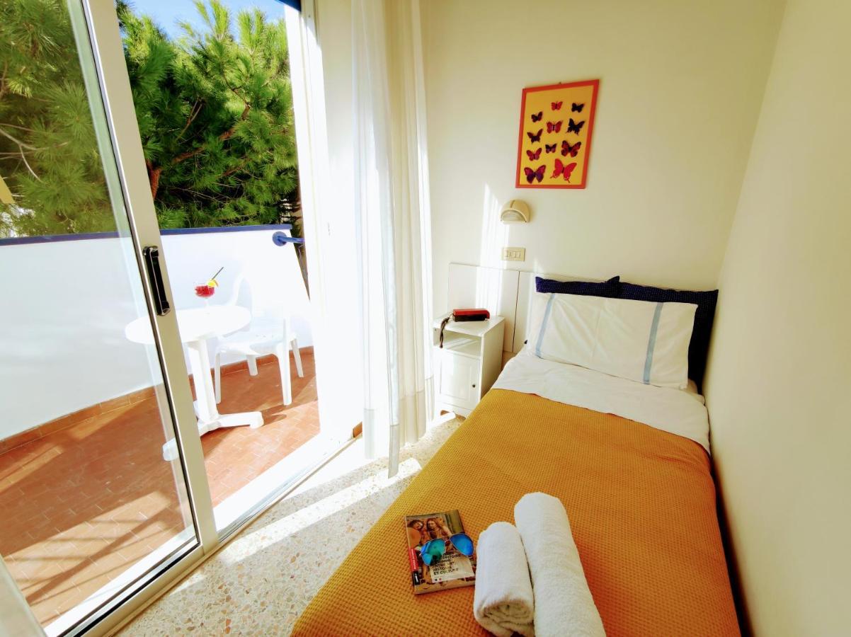 Hotel Adria B&B - Colazione Fino Alle 12 Misano Adriatico Exteriör bild