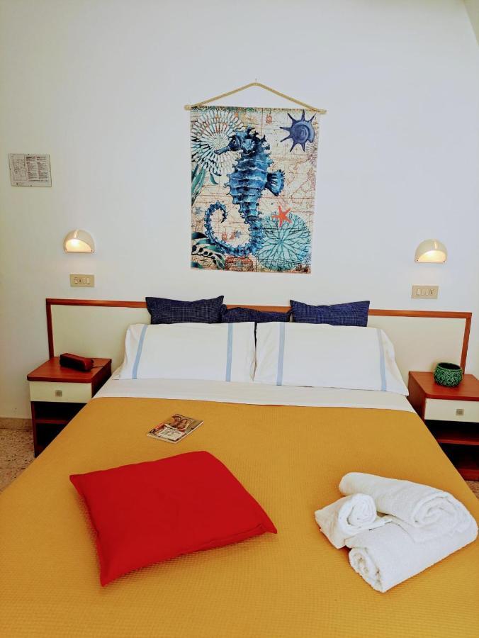 Hotel Adria B&B - Colazione Fino Alle 12 Misano Adriatico Exteriör bild