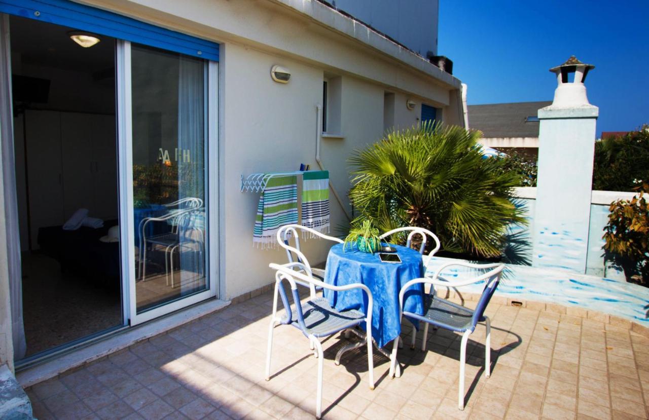 Hotel Adria B&B - Colazione Fino Alle 12 Misano Adriatico Exteriör bild