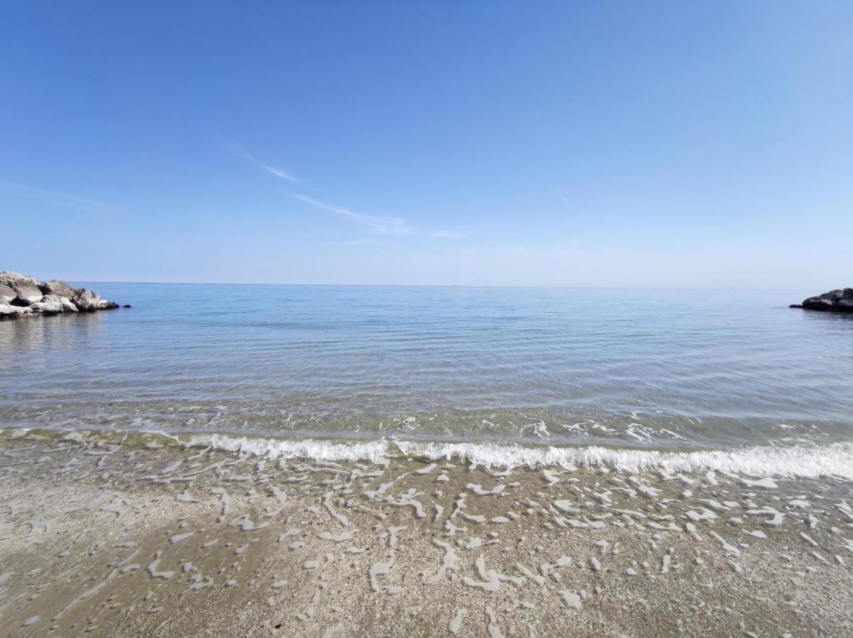 Hotel Adria B&B - Colazione Fino Alle 12 Misano Adriatico Exteriör bild