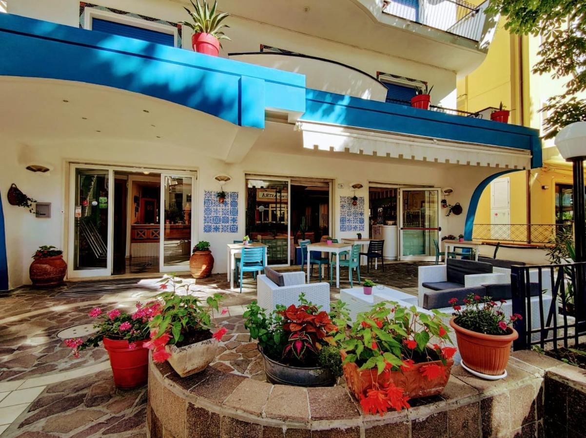 Hotel Adria B&B - Colazione Fino Alle 12 Misano Adriatico Exteriör bild