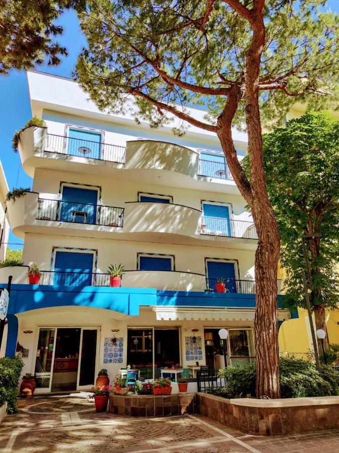 Hotel Adria B&B - Colazione Fino Alle 12 Misano Adriatico Exteriör bild