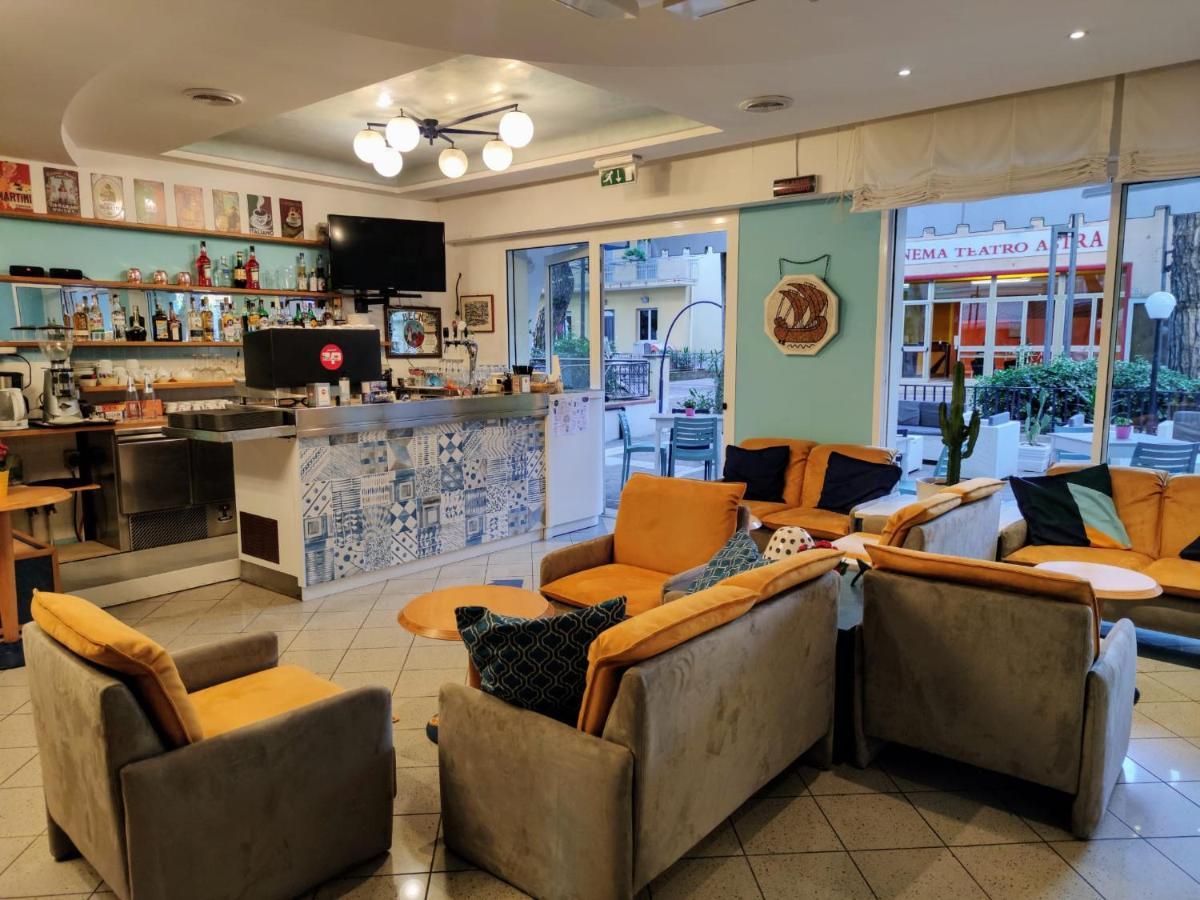 Hotel Adria B&B - Colazione Fino Alle 12 Misano Adriatico Exteriör bild