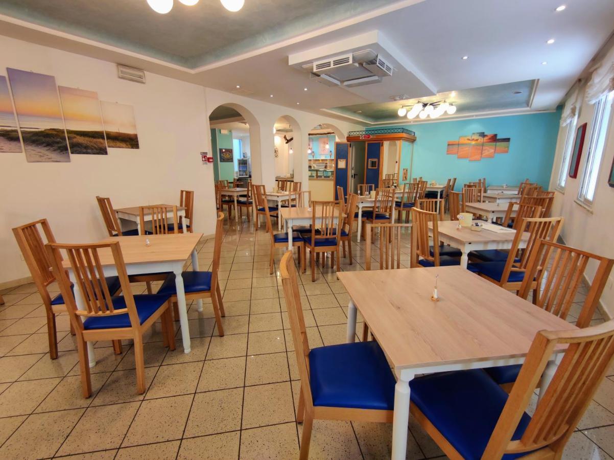 Hotel Adria B&B - Colazione Fino Alle 12 Misano Adriatico Exteriör bild