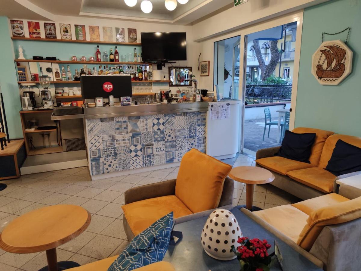 Hotel Adria B&B - Colazione Fino Alle 12 Misano Adriatico Exteriör bild