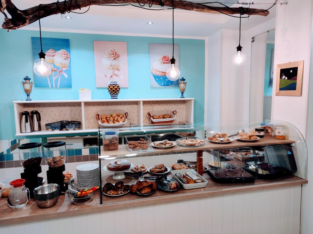 Hotel Adria B&B - Colazione Fino Alle 12 Misano Adriatico Exteriör bild