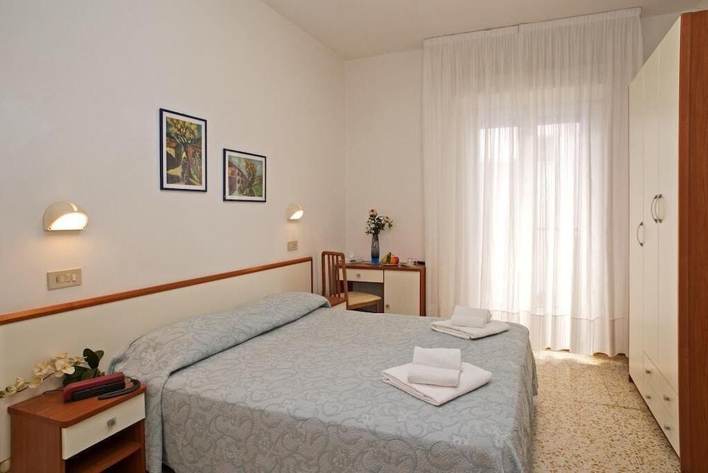 Hotel Adria B&B - Colazione Fino Alle 12 Misano Adriatico Exteriör bild