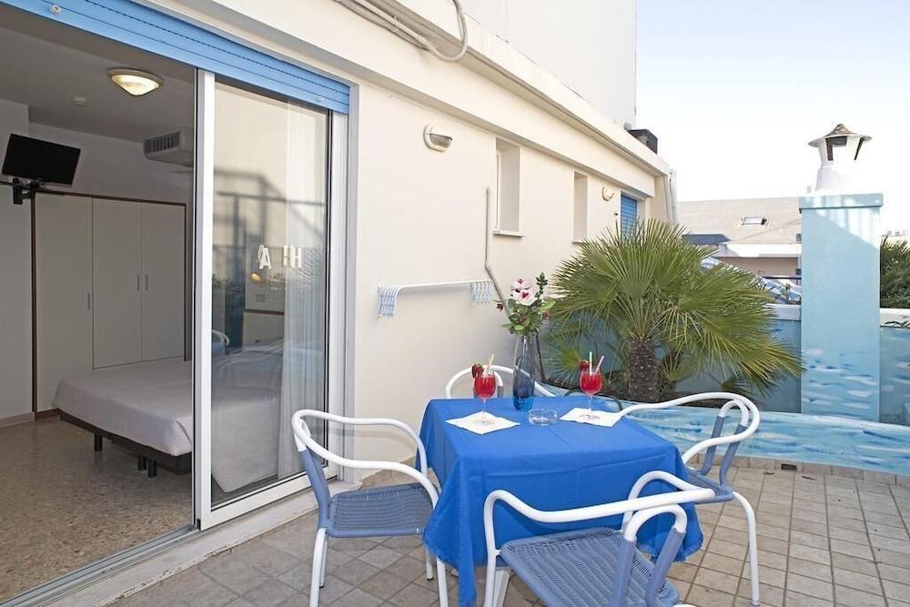 Hotel Adria B&B - Colazione Fino Alle 12 Misano Adriatico Exteriör bild