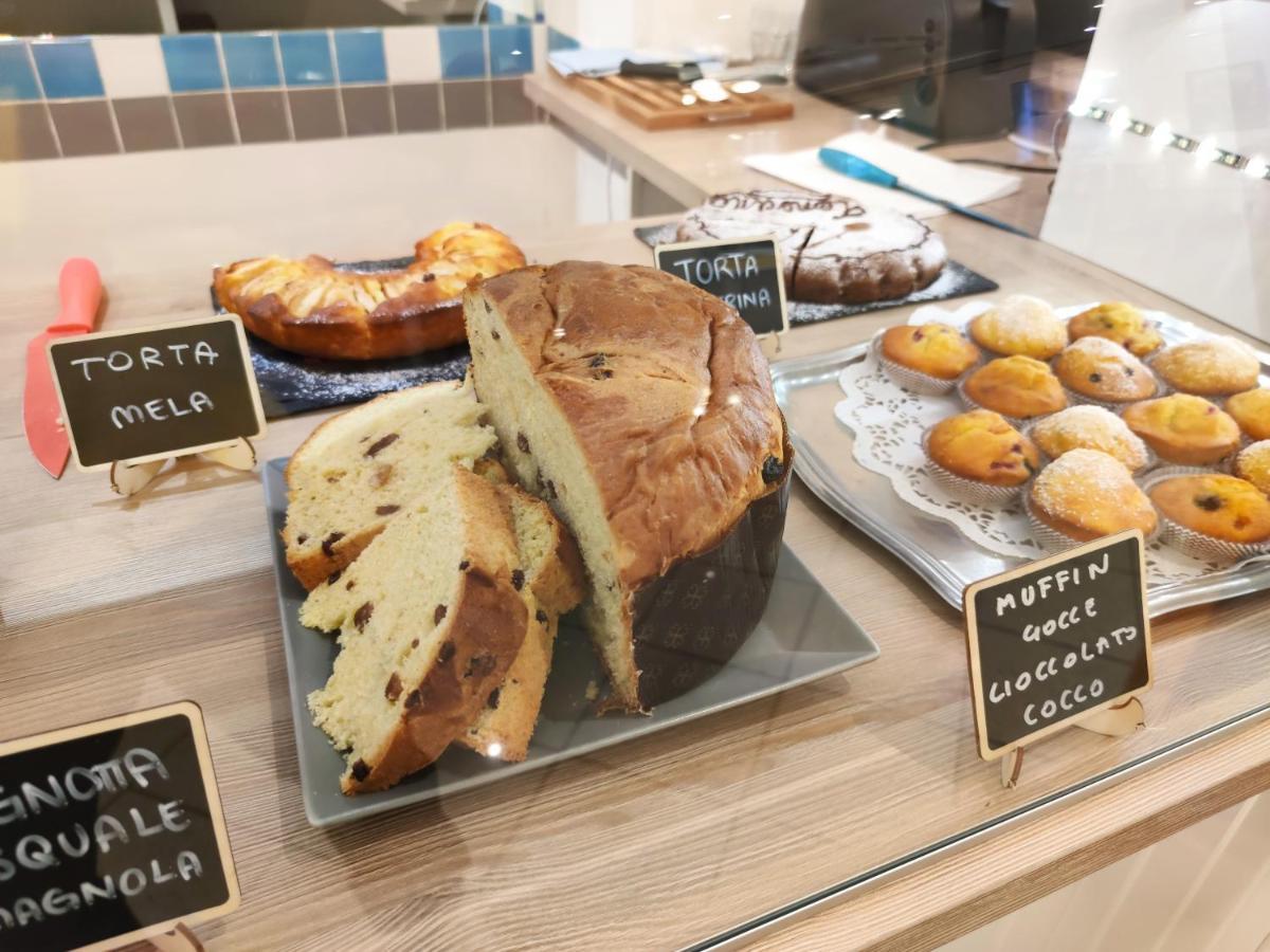 Hotel Adria B&B - Colazione Fino Alle 12 Misano Adriatico Exteriör bild