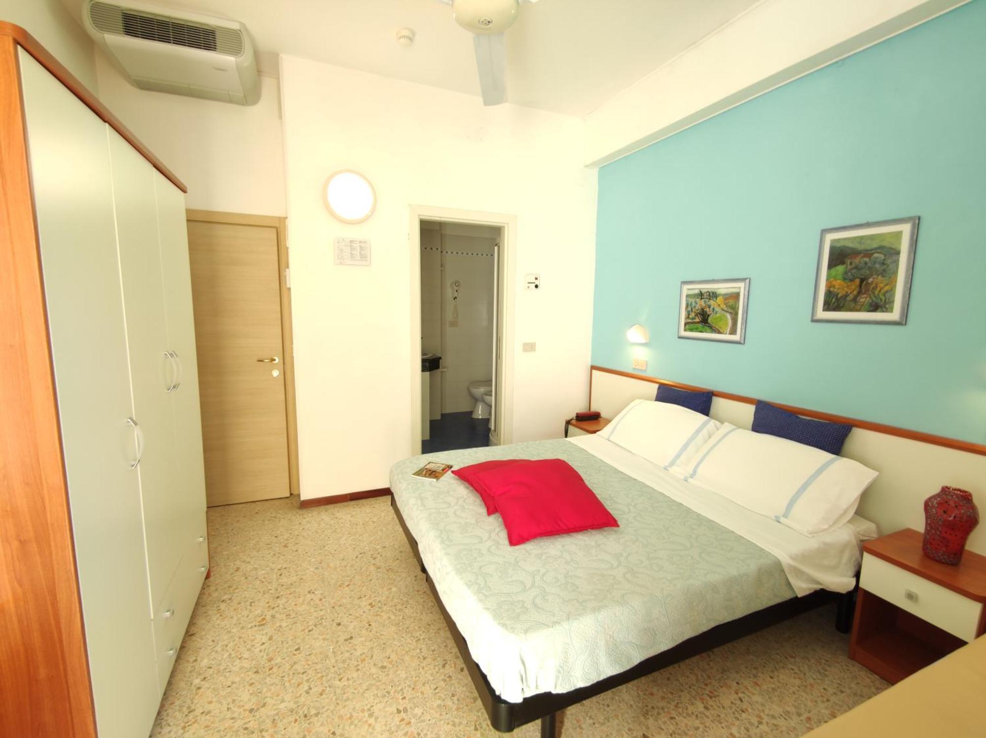 Hotel Adria B&B - Colazione Fino Alle 12 Misano Adriatico Rum bild