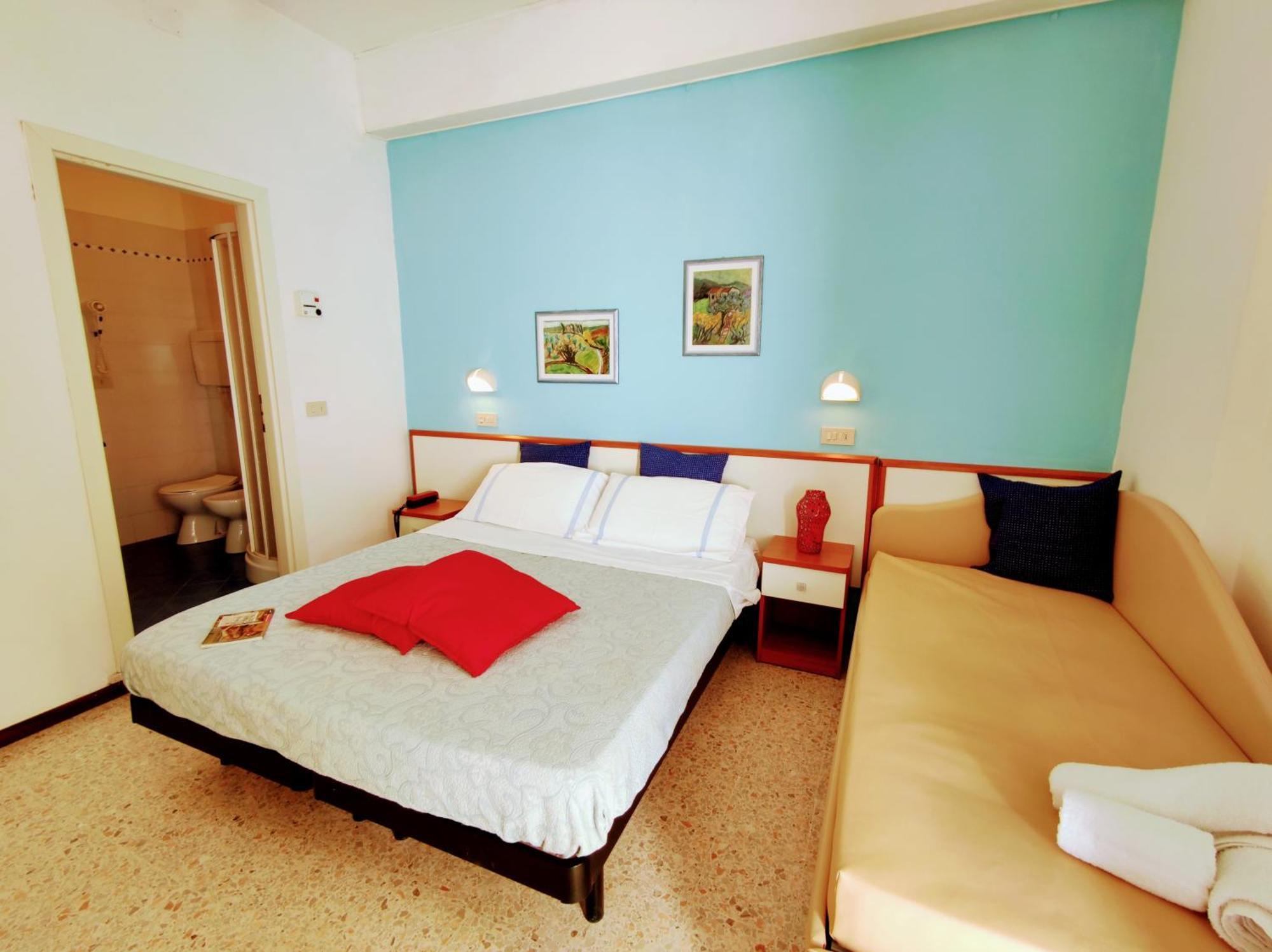 Hotel Adria B&B - Colazione Fino Alle 12 Misano Adriatico Rum bild
