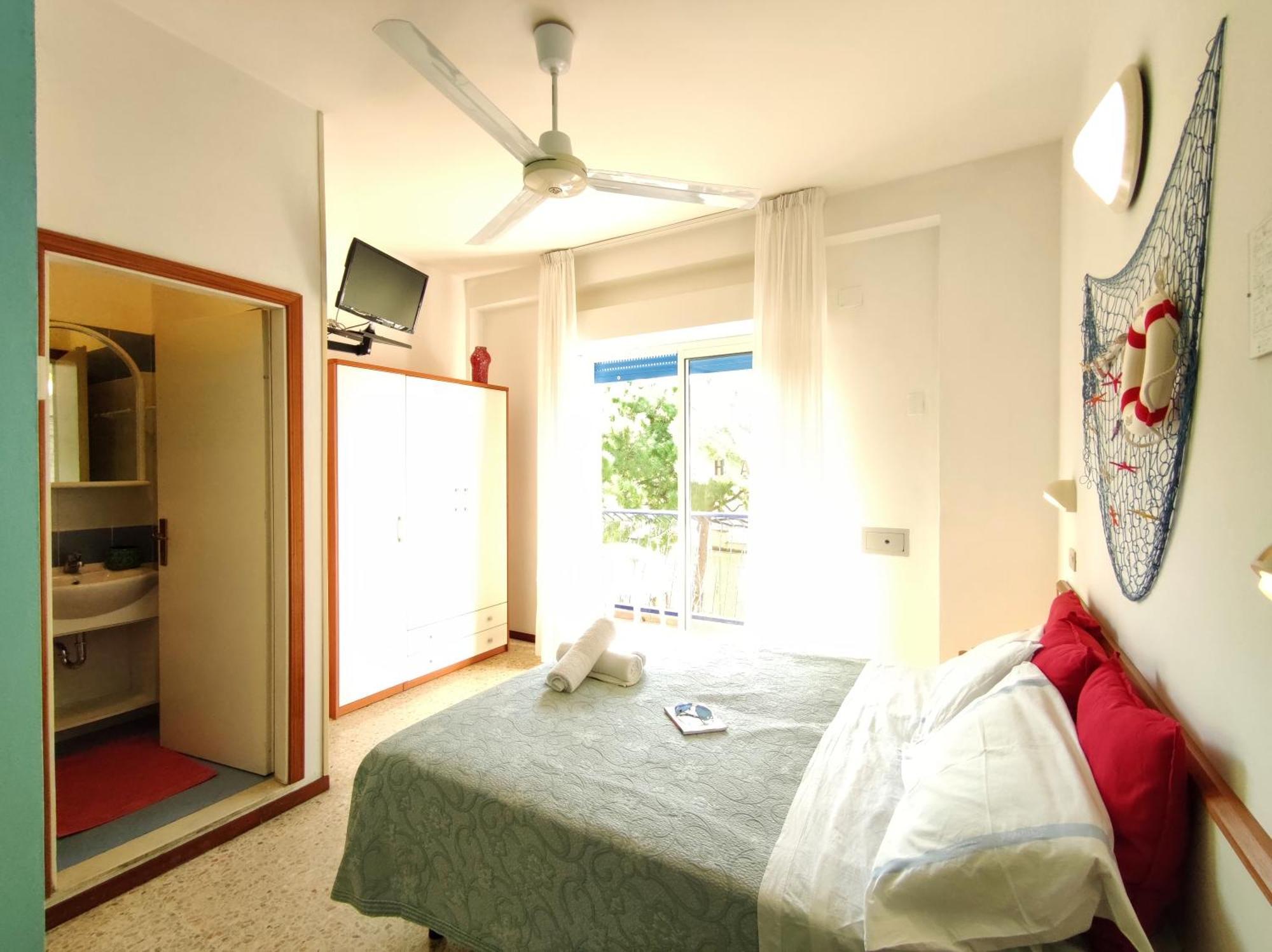 Hotel Adria B&B - Colazione Fino Alle 12 Misano Adriatico Rum bild
